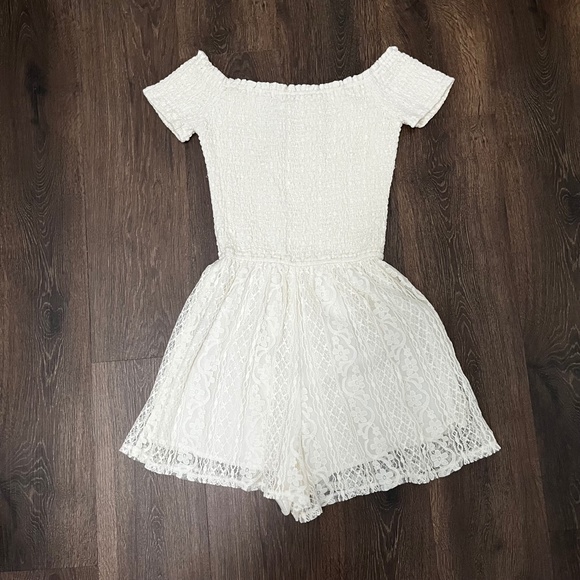 Hollister Off the Shoulder Lace Romper - Picture 5 of 11